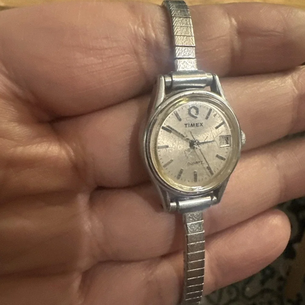 Working TIMEX‎ Quartz Q Silver Quartz Ladies Watch Fit 6.25 22mm New Battery